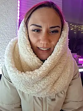 Snapshot of SlimBellaa chatting on 12.20.25 SlimBellaa online show from 12.20.25