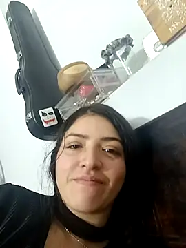 Snapshot of Noapino chatting on 10.29.25 Noapino online show from 10.29.25