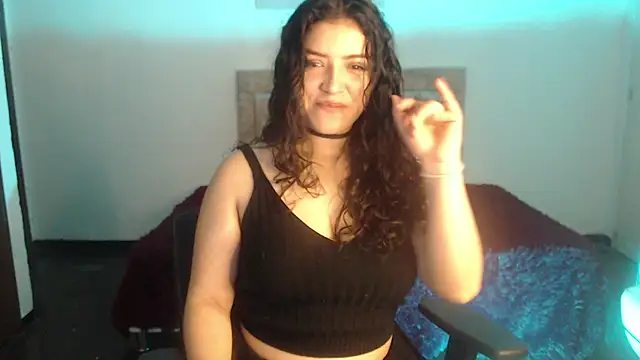 Snapshot of Noapino chatting on 12.21.25 Noapino online show from 12.21.25