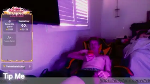 Snapshot of OFFICAL_DICKEDDOWNUNDER chatting on 04.12.26 OFFICAL DICKEDDOWNUNDER online show from 04.12.26