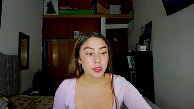 Snapshot of SweetMaddiee_ chatting on 12.21.25 SweetMaddiee online show from 12.21.25