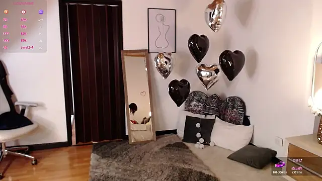 Lina Montclair online show from 10.17.25