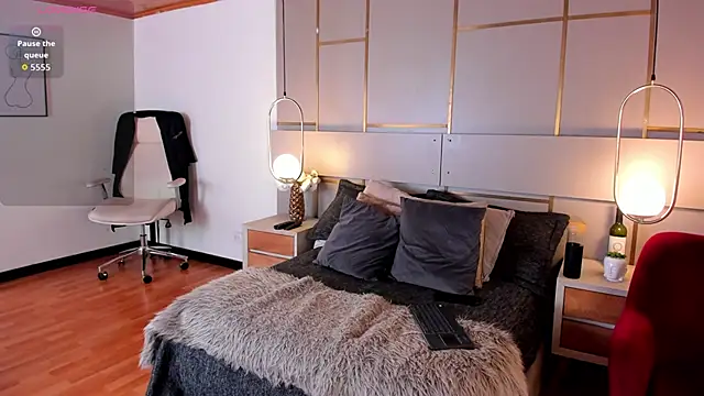 Lina Montclair online show from 02.05.26