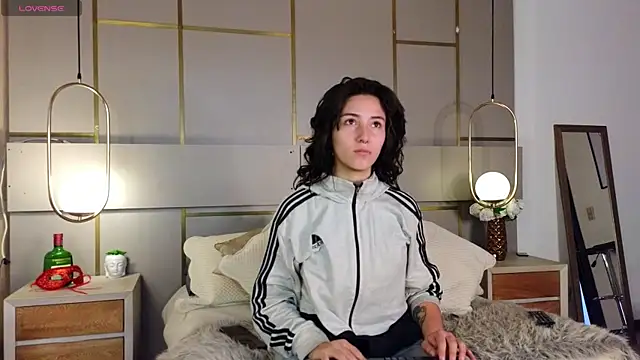 Lina Montclair online show from 05.02.26
