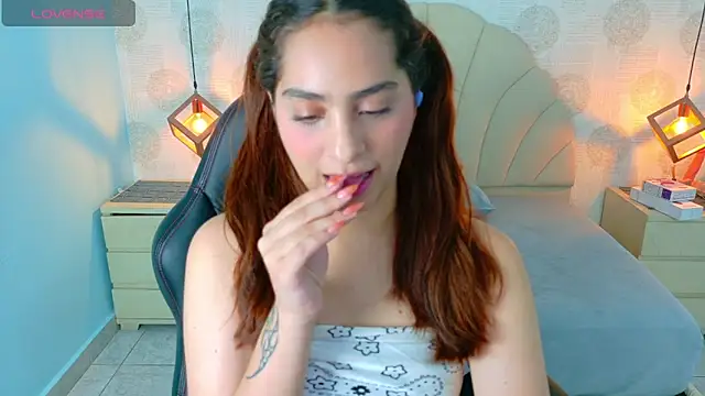 Snapshot of AIXATRISTA1 chatting on 11.26.25 AIXATRISTA1 online show from 11.26.25