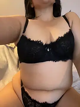 Snapshot of CelineLuxe chatting on 09.23.25 CelineLuxe online show from 09.23.25