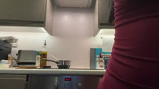 Snapshot of CelineLuxe chatting on 09.26.25 CelineLuxe online show from 09.26.25