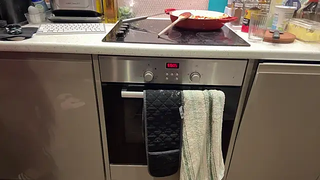 Snapshot of CelineLuxe chatting on 10.31.25 CelineLuxe online show from 10.31.25