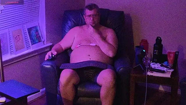 Single White Male online show from 10.02.25