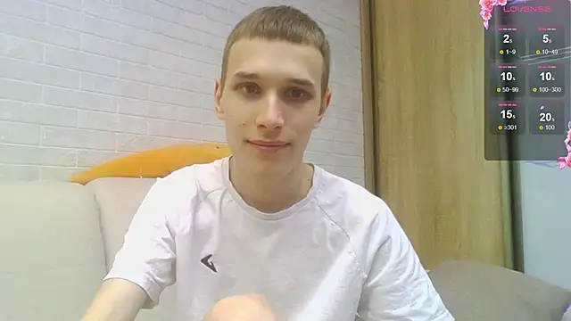 Snapshot of your___honeyy chatting on 09.11.25 your honeyy online show from 09.11.25