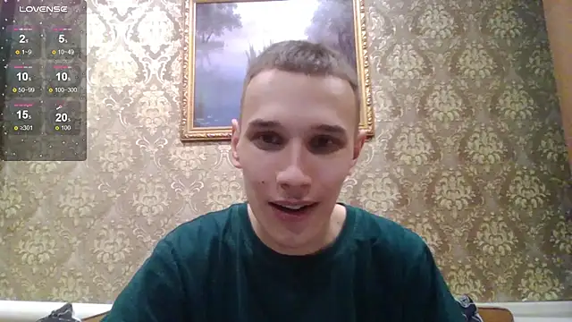 Snapshot of your___honeyy chatting on 10.28.25 your honeyy online show from 10.28.25