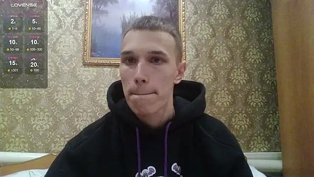 Snapshot of your___honeyy chatting on 11.04.25 your honeyy online show from 11.04.25