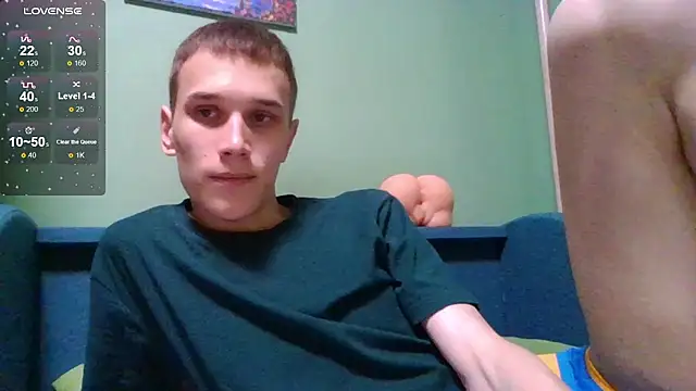 Snapshot of your___honeyy chatting on 11.28.25 your honeyy online show from 11.28.25