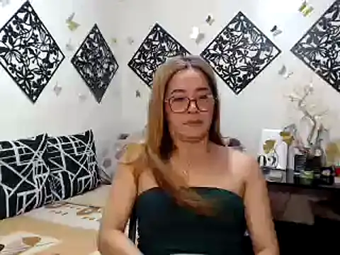Snapshot of TheMISTRESSx69 chatting on 06.19.26 TheMISTRESSx69 online show from 06.19.26