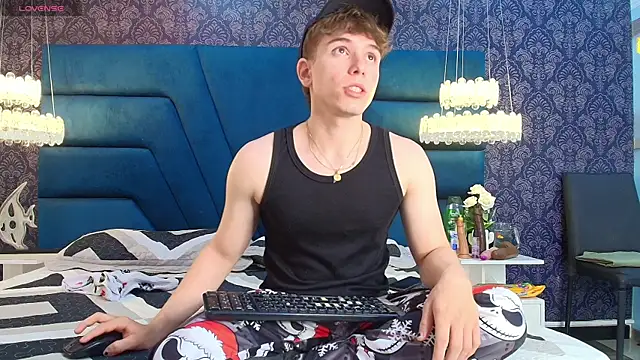 TaylerWhite online show from 12.22.25