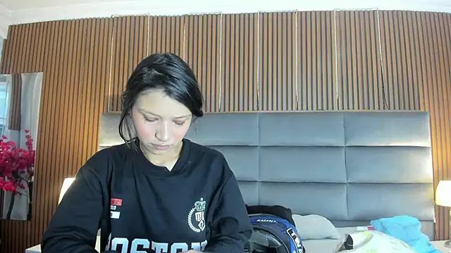 Snapshot of Sophie_Calloway chatting on 09.22.25 Sophie Calloway online show from 09.22.25