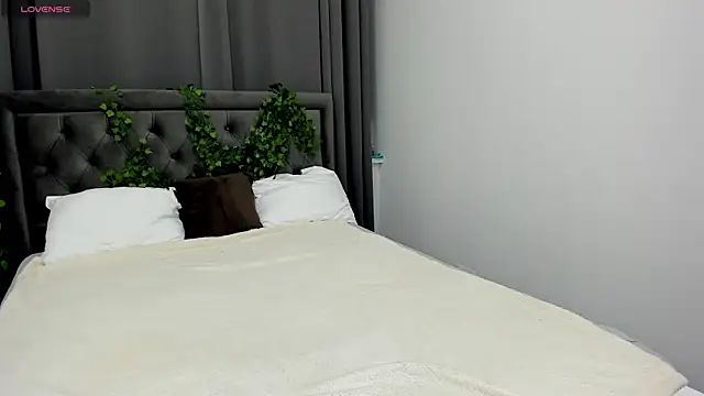 cute luucy online show from 11.24.25