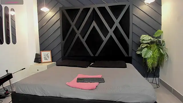 marco garciia  online show from 12.22.25