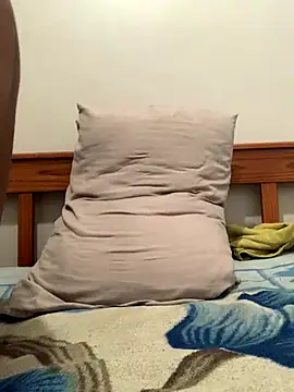 sweetcake87 online show from 10.28.25