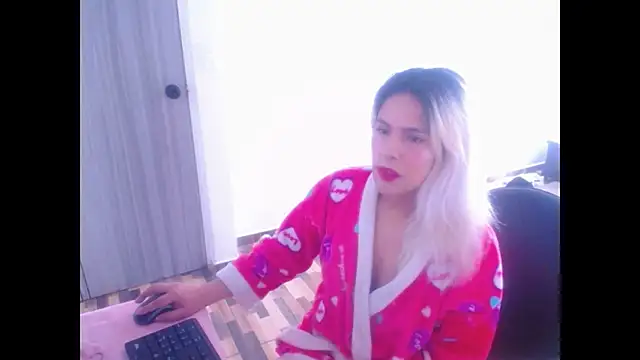 Snapshot of mystica_25 chatting on 11.13.25 mystica 25 online show from 11.13.25