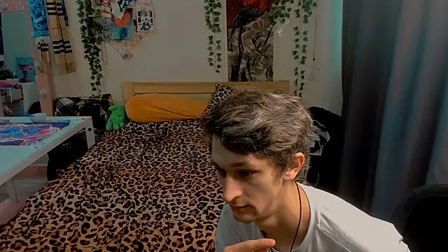 Snapshot of Hate_Emotions chatting on 09.11.25 Hate Emotions online show from 09.11.25