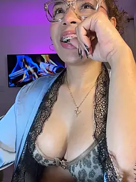 Snapshot of megansan_ chatting on 10.10.25 megansan online show from 10.10.25