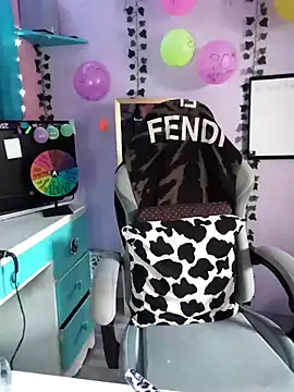 Purple2StayThnxx online show from 10.05.25