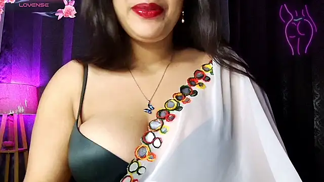 Snapshot of MissNasha chatting on 12.02.25 MissNasha online show from 12.02.25