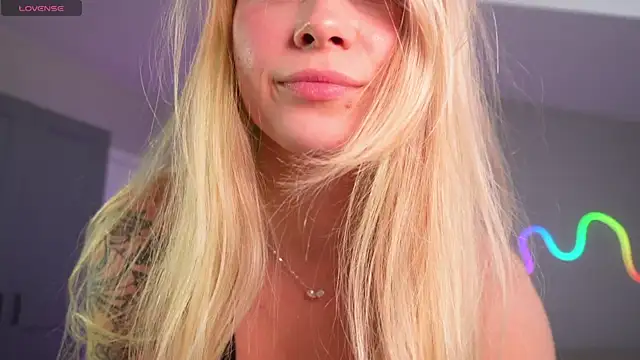 Snapshot of camkeymonkey chatting on 04.12.26 camkeymonkey online show from 04.12.26