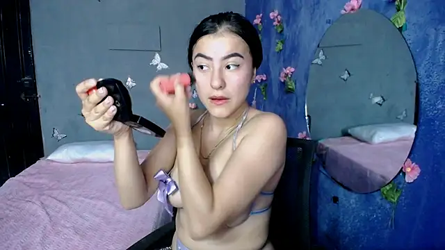 Snapshot of Karina_sweet1 chatting on 10.23.25 Karina sweet1 online show from 10.23.25