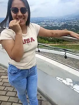 Dilan and Mia online show from 10.08.25