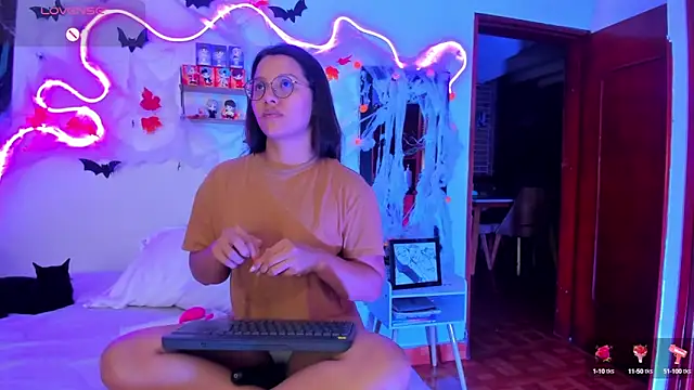 Dilan and Mia online show from 10.13.25