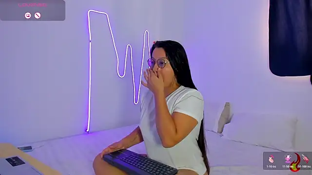 Snapshot of Dilan_and_Mia chatting on 06.19.26 Dilan and Mia online show from 06.19.26