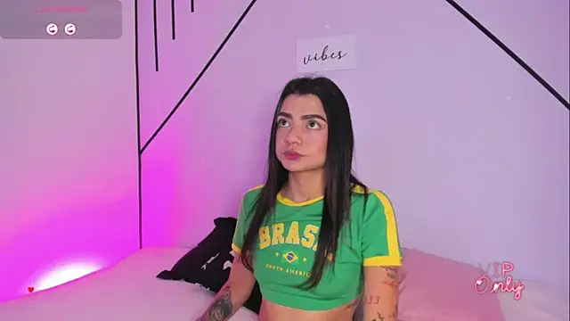 Snapshot of MiahCornell_ chatting on 02.04.26 MiahCornell online show from 02.04.26