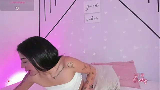 Snapshot of MiahCornell_ chatting on 02.12.26 MiahCornell online show from 02.12.26