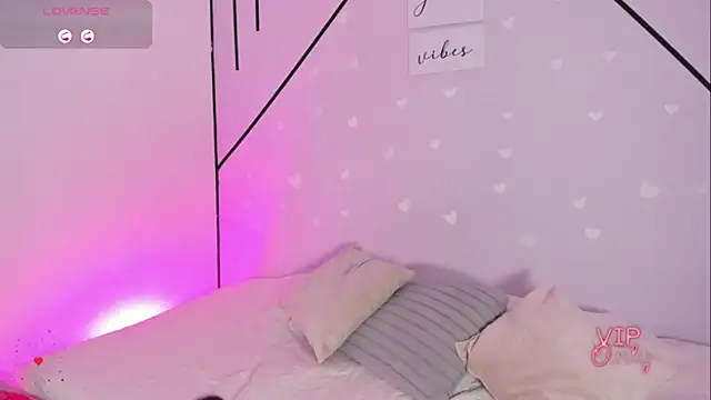 Snapshot of MiahCornell_ chatting on 02.13.26 MiahCornell online show from 02.13.26