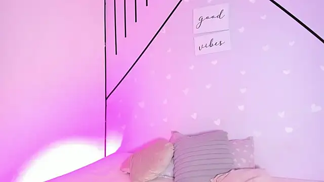 Snapshot of MiahCornell_ chatting on 03.19.26 MiahCornell online show from 03.19.26