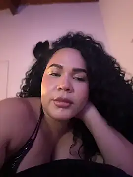 Snapshot of kristal_benet chatting on 06.18.26 kristal benet online show from 06.18.26