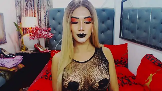 Snapshot of Mistress4fun chatting on 03.12.26 Mistress4fun online show from 03.12.26