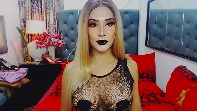 Snapshot of Mistress4fun chatting on 03.13.26 Mistress4fun online show from 03.13.26