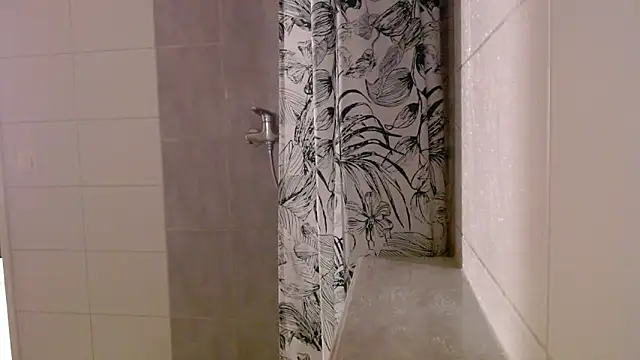 Snapshot of Hijuga chatting on 11.18.25 Hijuga online show from 11.18.25