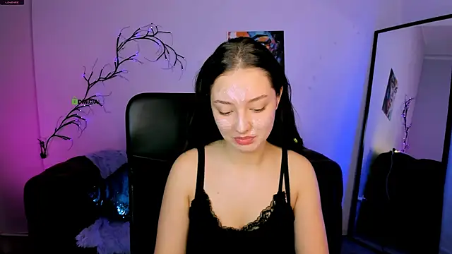 eva smiith  online show from 11.07.25