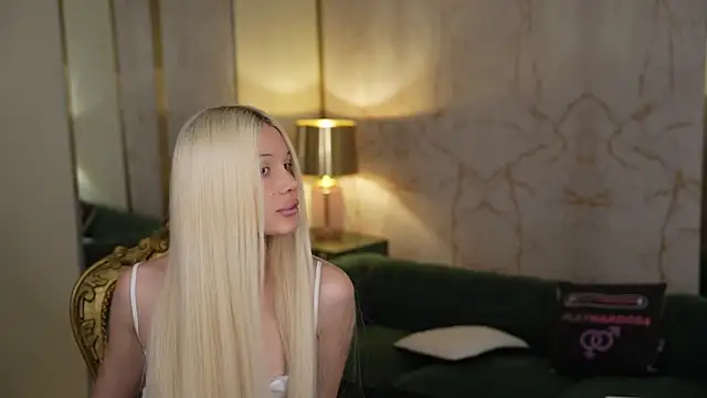 Esmie Smile online show from 11.07.25