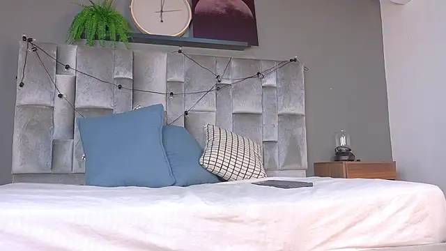 Snapshot of RiriiBrunette__ chatting on 02.22.26 RiriiBrunette online show from 02.22.26