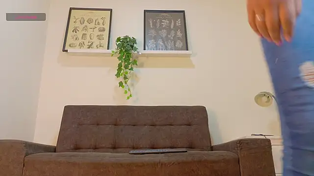 Snapshot of RiriiBrunette__ chatting on 03.25.26 RiriiBrunette online show from 03.25.26