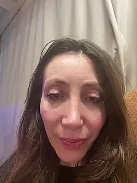 Snapshot of HellaryTourent chatting on 02.01.26 HellaryTourent online show from 02.01.26