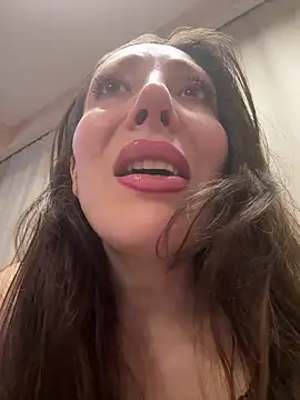 Snapshot of HellaryTourent chatting on 02.02.26 HellaryTourent online show from 02.02.26