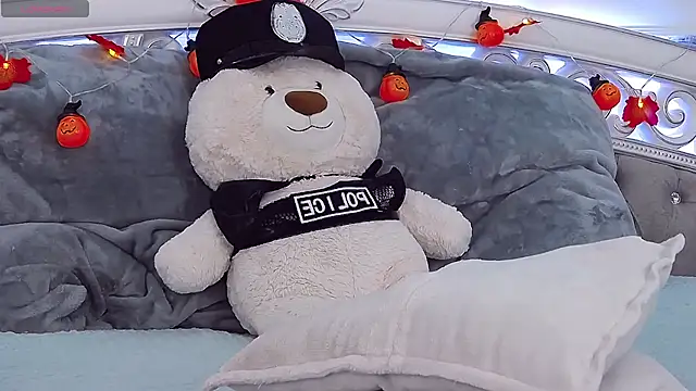 EvaMenders online show from 10.25.25