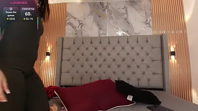 Snapshot of AlyaThompson chatting on 11.09.25 AlyaThompson online show from 11.09.25