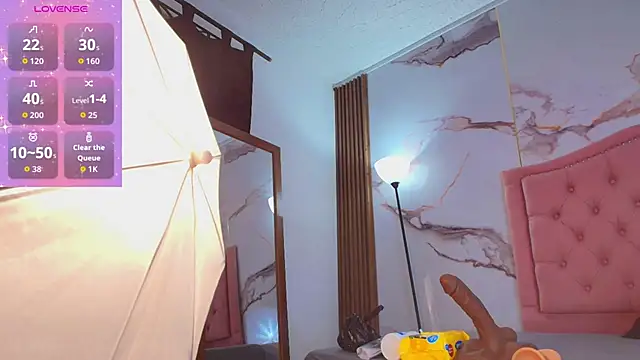 Snapshot of AlyaThompson chatting on 11.11.25 AlyaThompson online show from 11.11.25